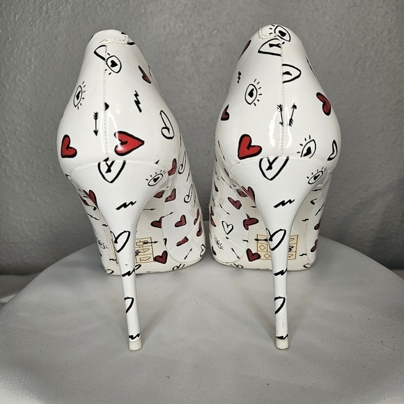 Special Limited Edition White, Black and Red Aldo Heart Pumps! - Picture 3 of 9